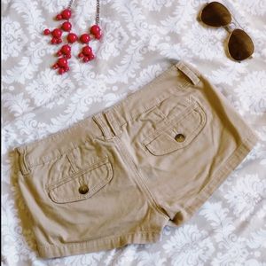 American Eagle! 💕🌻 Pocketed Khaki Shorts 🌞